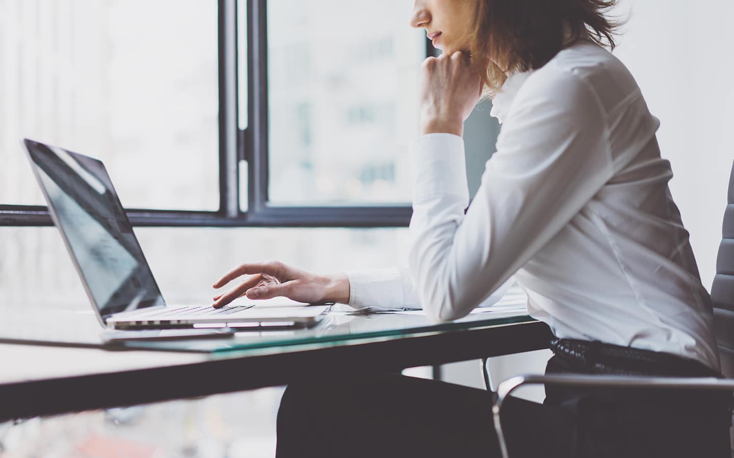 Entry-level account executive (b2b tech sales) 1 Photo of an account executive